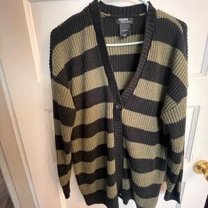 Hot Topic - THORN & FABLE Women's Striped Cardigan in Black and Olive